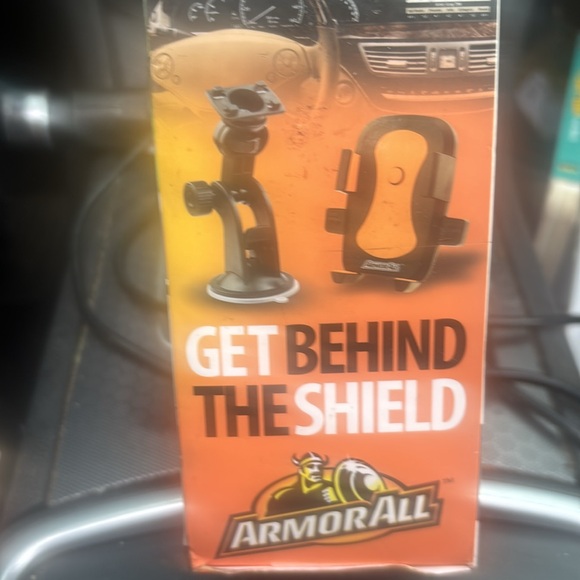 ArmorAll suction mount support for cell phone - Picture 3 of 3